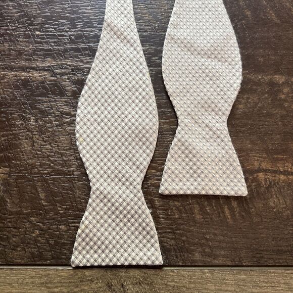 Brooks Brothers 346 Bow Tie Mens Gray/Ivory Silk Adjustable‎ - Picture 1 of 4
